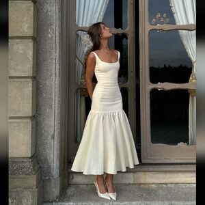 Commense Elegant Cream Sleeveless Dress